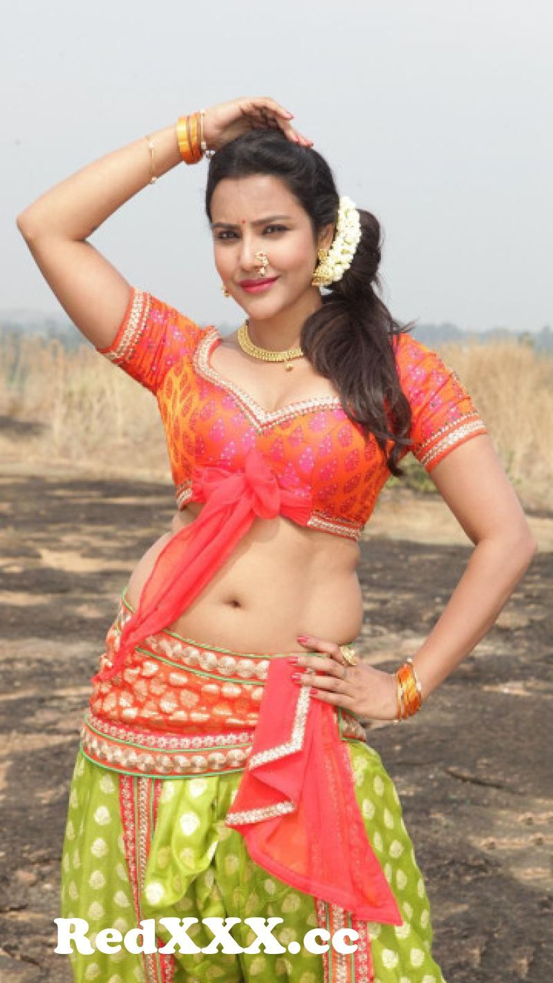 actress radhika apte nude selfies