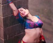Kareena Kapoor in Chameli - Indian actress wet sensuous look in saree. from koul xxx pic kareena kapoor ki suhagrat and boobllu movie sex lokal indian village